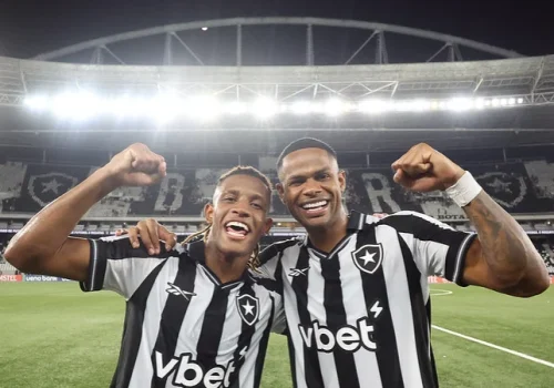 Botafogo garante vitória crucial sobre o Racing e reassume liderança na Sul-americana
