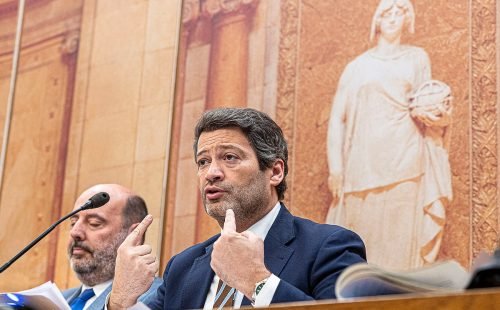 Chega propõe ampla revisão da Constituição para redefinir sua identidade e abrangência