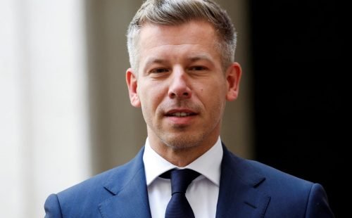 Hungria inicia nova era política com a posse de Péter Magyar em Budapeste