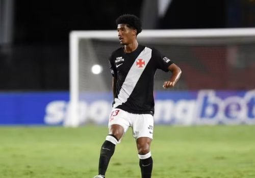 Ramon Rique ganha espaço no elenco profissional do Vasco sob comando de Renato Gaúcho