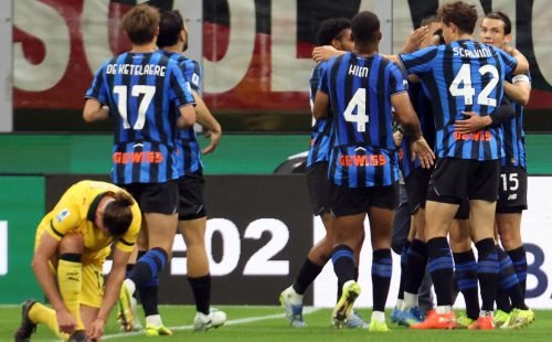 Atalanta vence AC Milan e acirra disputa por vagas na Champions League