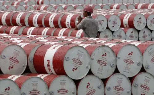 Petróleo dispara mais de 3% após Trump rejeitar proposta do Irão