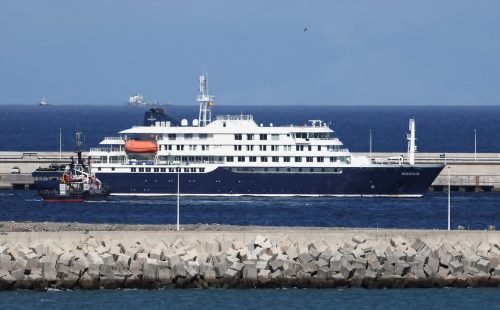 Navio Hondius atraca em Granadilla após surto de hantavírus a bordo