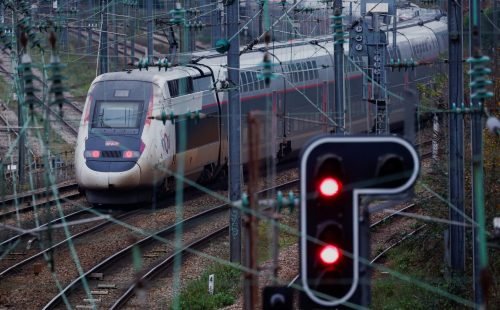 Comissão Europeia propõe novas regras para simplificar viagens de comboio na Europa
