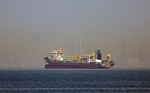 Irã libera trânsito de embarcações chinesas no estreito de Ormuz