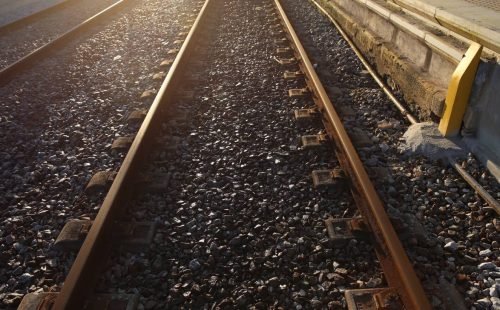 Acidente ferroviário na Mexilhoeira Grande deixa feridos e interrompe circulação
