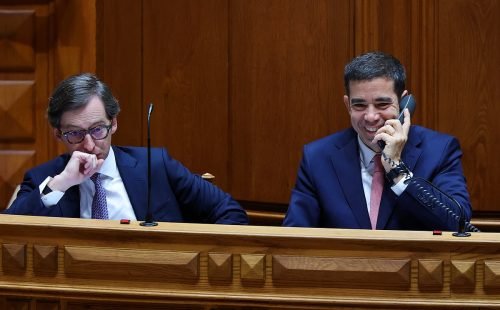 Governo restringe autorização de residência para pais de filhos menores em Portugal