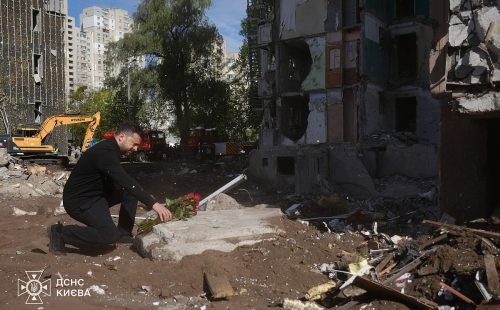 Ataque russo em Kiev deixa 24 mortos e Zelensky denuncia terror selvagem