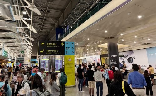 Falhas técnicas provocam longas filas no controlo de fronteiras do aeroporto de Lisboa
