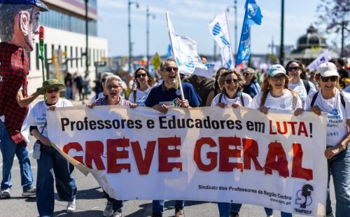 Professores e educadores tomam as ruas de Portugal em protesto por valorização profissional