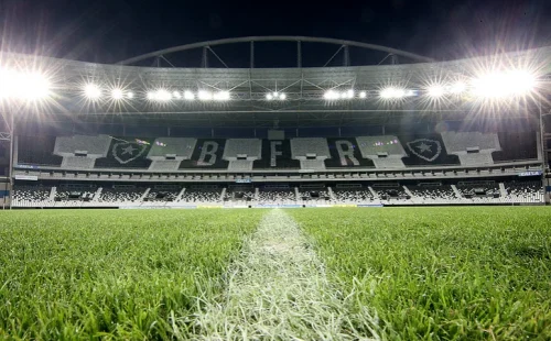 Botafogo e Corinthians se enfrentam no Nilton Santos pelo Campeonato Brasileiro