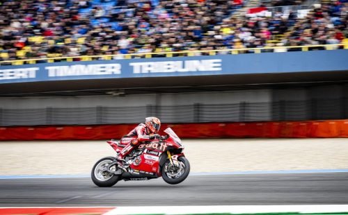 Nicolò Bulega amplia domínio absoluto no mundial de Superbikes na República Checa