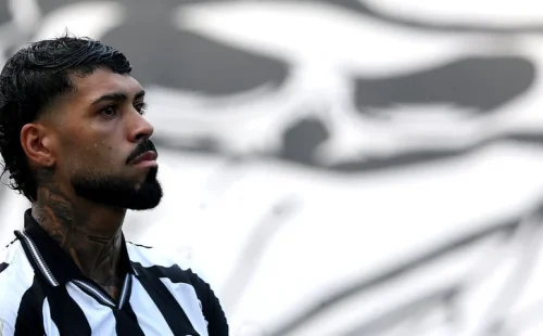 Alexander Barboza deixa o Botafogo e acerta transferência para o Palmeiras