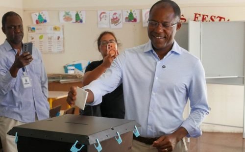 Francisco Carvalho celebra maioria absoluta do PAICV e promete mudanças em Cabo Verde