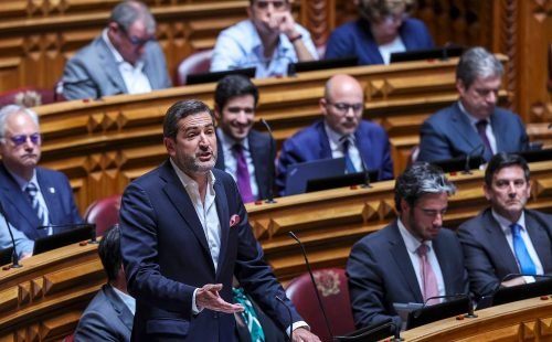 Hugo Soares avalia primeiro ano de governo e afirma que Portugal está melhor