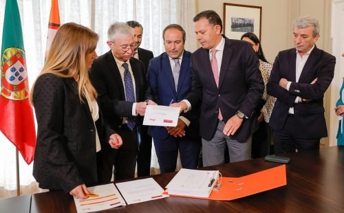 Montenegro reafirma veto a acordos de governo com Chega e PS em moção para reeleição no PSD