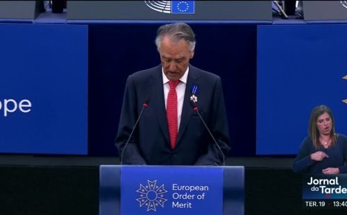 Estrasburgo condecora Cavaco Silva e ex-presidente reforça defesa da integração europeia