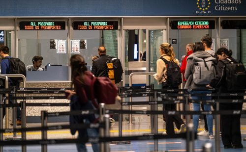 Falha técnica no sistema de fronteiras do aeroporto de Lisboa é contida pela PSP