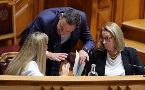Reforma laboral chega ao Parlamento com mudanças e cedências à UGT