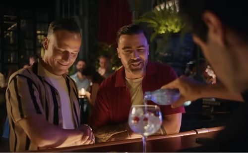 Anjos transformam polêmica judicial em humor para nova campanha de água com gás