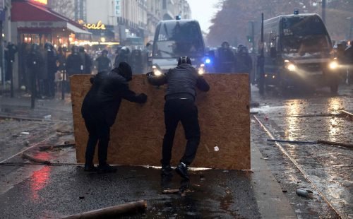 Justiça de França veta trajeto de protesto sindical em Paris