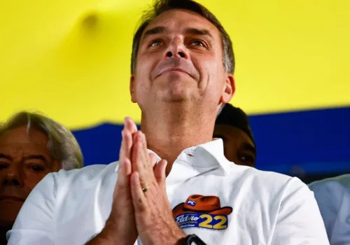 Justiça libera entrega de título de cidadão de salvador a flávio bolsonaro