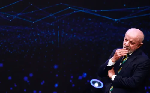 Lula lamenta postura de adversário e expressa frustração após debate na televisão