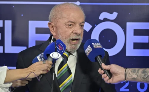 Lula pede voto a Jair Bolsonaro após questionamento de Flávio sobre urnas em presídios