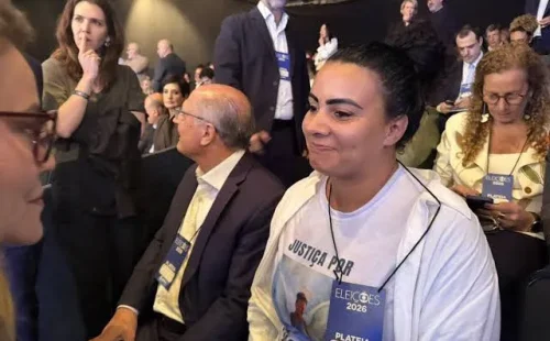 Mãe de Ana Clara acompanha debate presidencial e caso repercute entre políticos