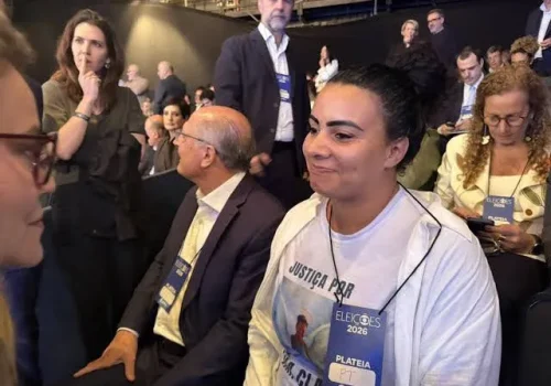 Mãe de Ana Clara acompanha debate presidencial e caso repercute entre políticos