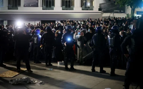 Manifestantes detidos pela polícia no Porto são libertados após intervenção