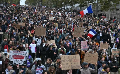 Manifestantes dos coletes amarelos na França ignoram proibições e marcam atos para sábado