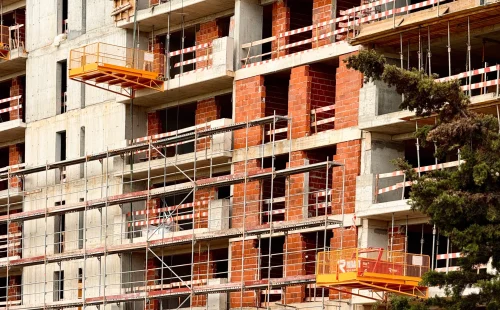 Milhares de habitações licenciadas permanecem fora do mercado português