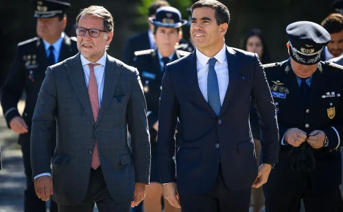 Ministro da Presidência defende regras severas e elogia polícias no Porto