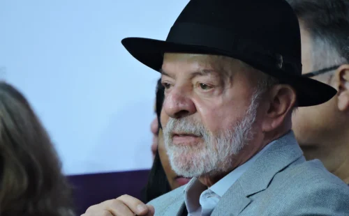 Negociação entre Caixa e Corinthians gera debate sobre intervenção política
