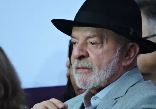 Negociação entre Caixa e Corinthians gera debate sobre intervenção política