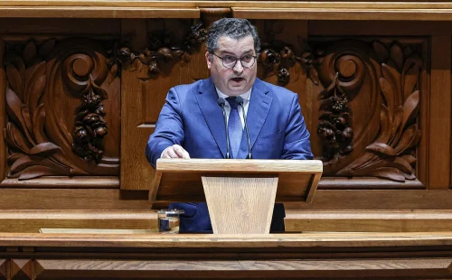 Orçamento do Estado de 2027 avança no Parlamento com debate aceso