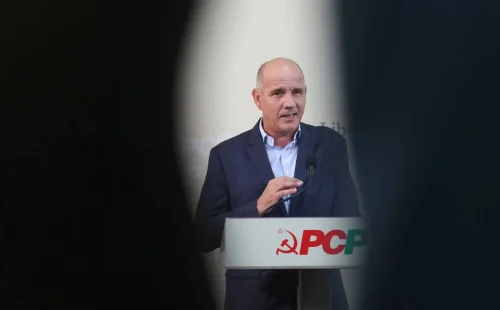 PCP alerta governo contra propinas e pede escuta às ruas