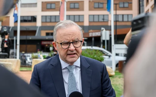 Primeiro-ministro australiano classifica atropelamento de deputada como ataque deliberado