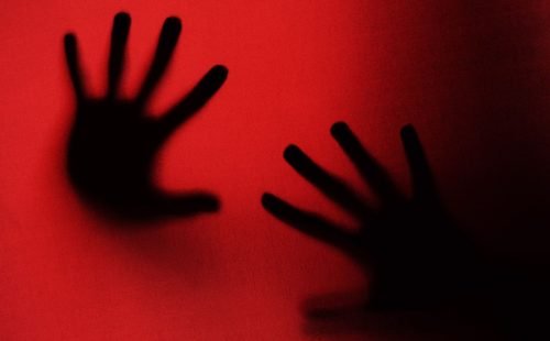 silhuetas-a-de-maos-aterrorizantes-no-estudio_0.jpg