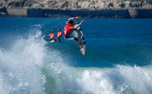 Surfe em Peniche coloca frente a frente Ítalo Ferreira e Gabriel Medina em duelo decisivo