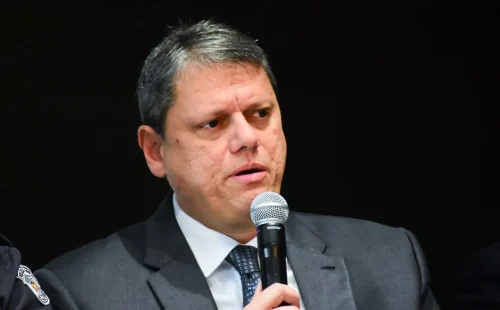 Tarcísio de Freitas destaca que eleição passou, mas o Brasil continua