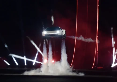 Tesla Roadster: Elon Musk apresenta carro voador e o erro das empresas