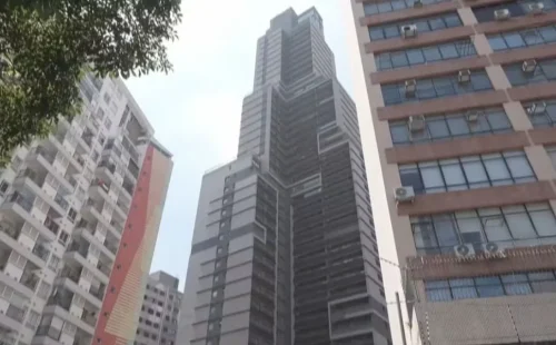 Trabalhador morre em queda de cadeira suspensa durante limpeza de edifício no centro de São Paulo