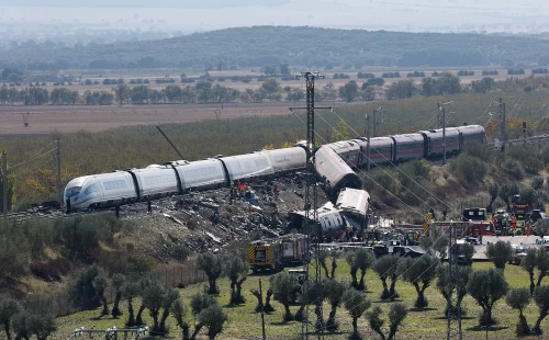 Tragédia ferroviária em Espanha abala campanha eleitoral e deixa dezenas de mortos