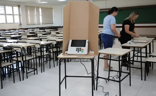 Tribunal paulista inicia verificação de urnas para o segundo turno