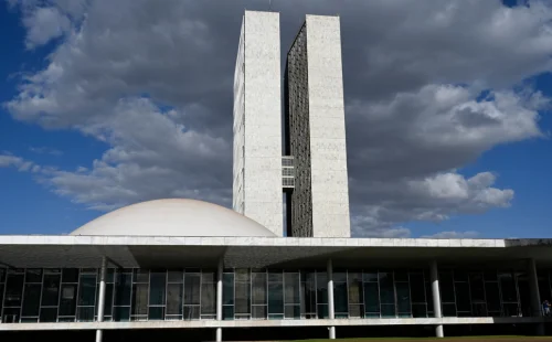 Tributos e poderes presidenciais na criação de impostos no brasil