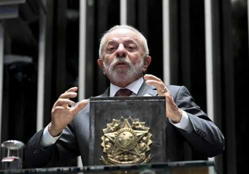 TSE recebe pedido da campanha de Lula para cassar chapa de Flávio Bolsonaro por apoio da Meta