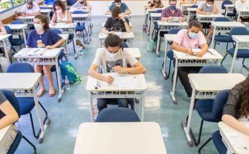 Vestibulares deste domingo abordam ditadura e soberania nacional