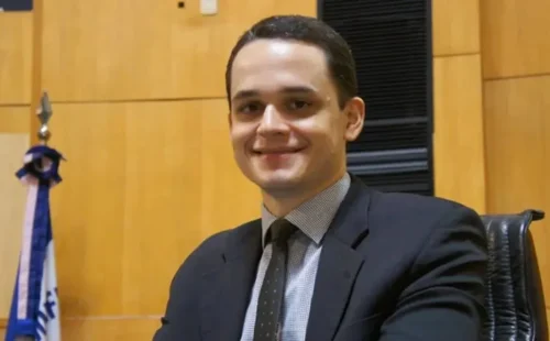 Vitória no segundo turno consagra Lorenzo Pazolini governador do Espírito Santo com 52% dos votos